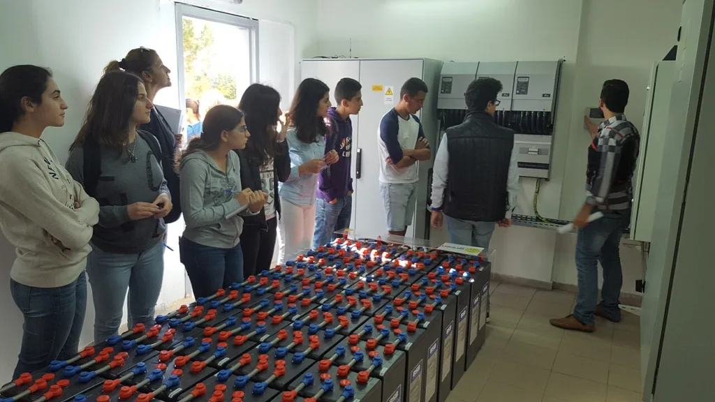 Solar inverter and photovoltaic installation