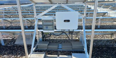 Photovoltaic DC inverter with surge protection device