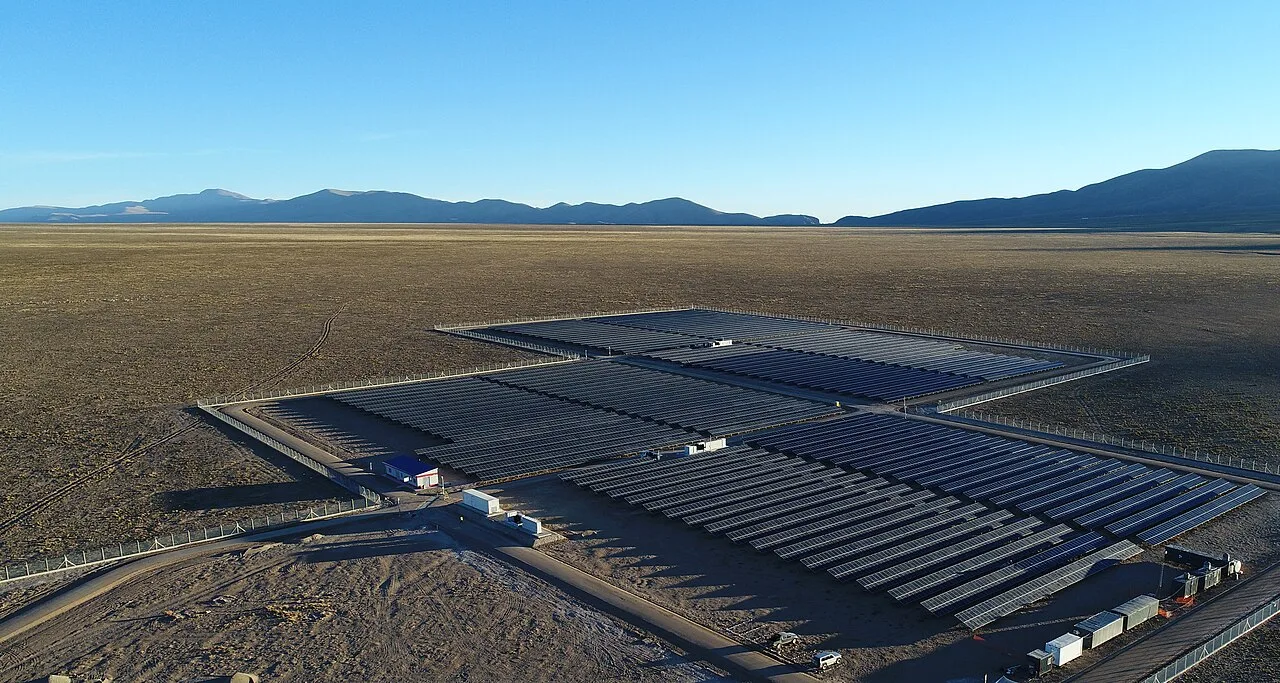Photovoltaic modules mounted at a fixed tilt angle