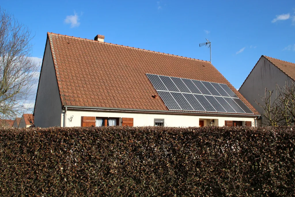 Residential rooftop solar panel array