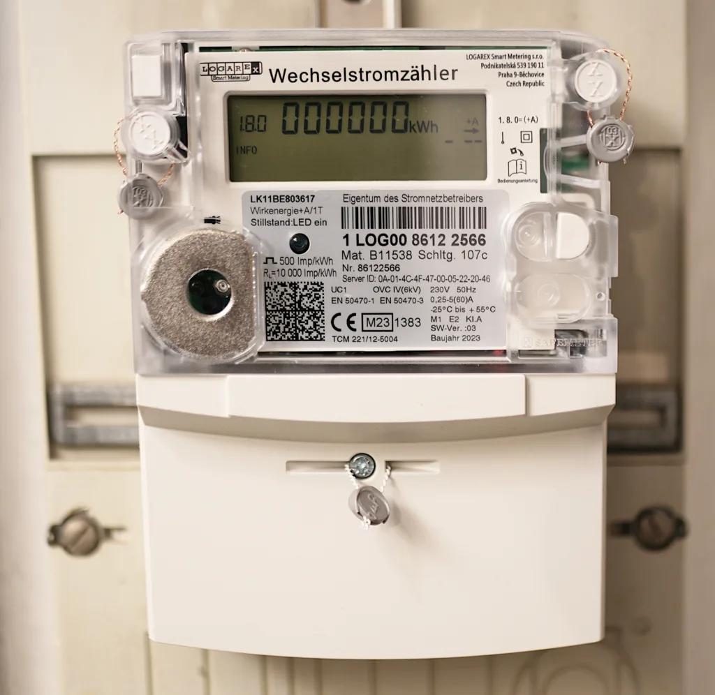 Smart electricity meter for home energy monitoring